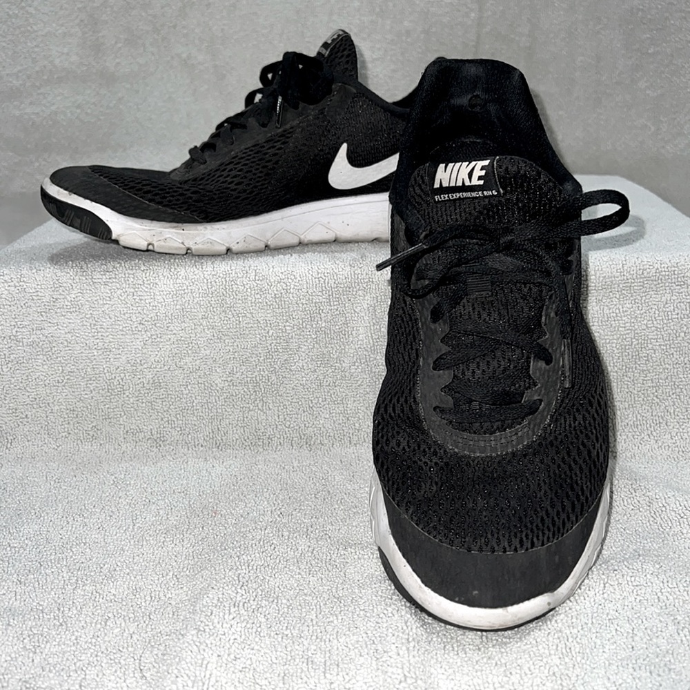 Nike Flex Experience RN Run 6 Size 8.5